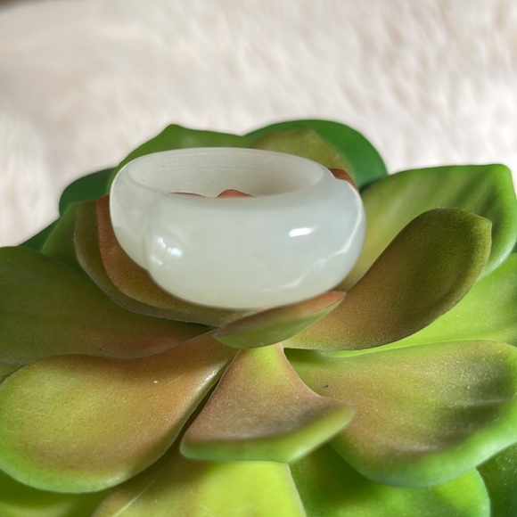 Genuine White Jade Vintage Ring - Picture 3 of 9